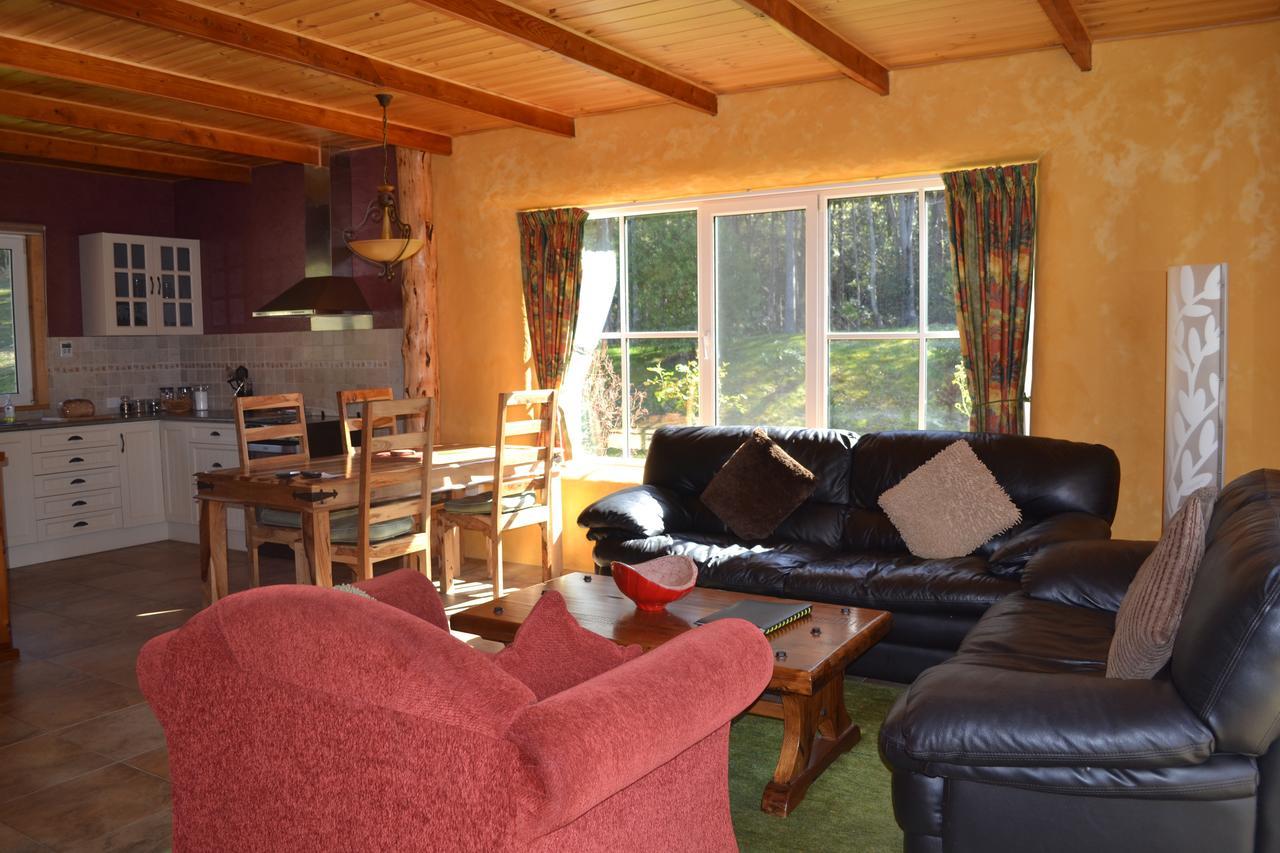 Whispering Spirit Holiday Cottages & Mini Ponies Franklin Extérieur photo